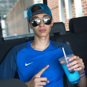 Meet your Posher, Louis